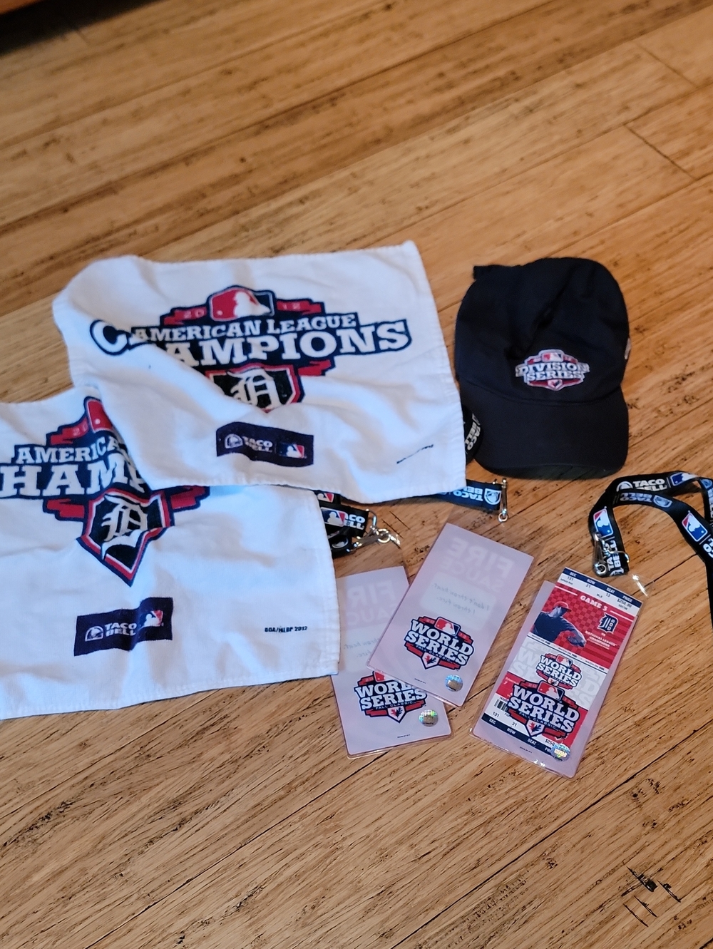 MLB Detroit Tigers Black Cap and White 'American League Champions' Towels